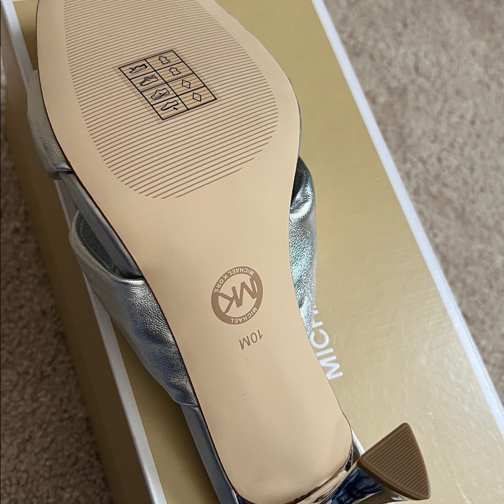 MICHAEL MICHAEL KORS ELENA METALLIC LEATHER SANDAL - Picture 6 of 10